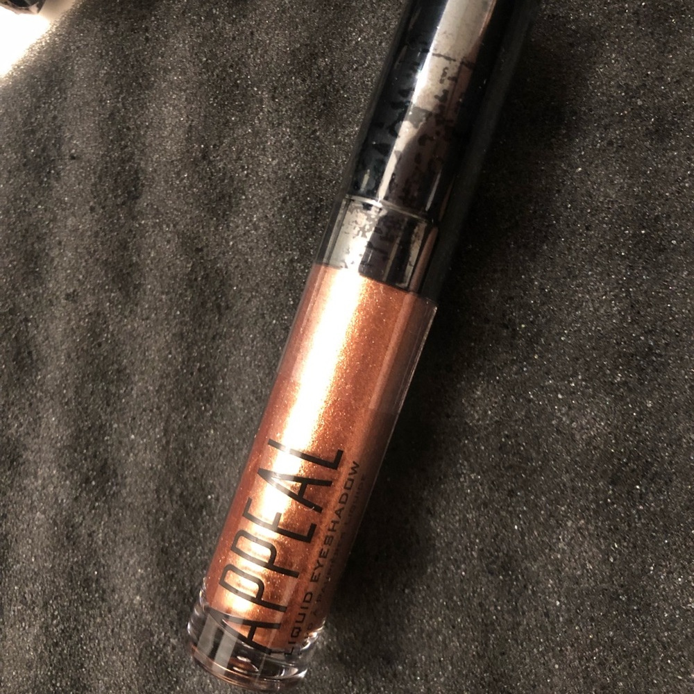Appeal liquid eye shadow